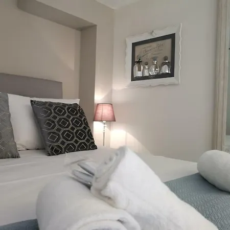 Nestor&jeeves - Penguin Duplex - Old Town Cours Saleya - By Sea Apartment *